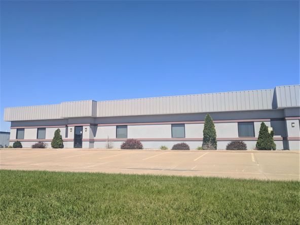 901 West Main Street, El Paso, IL 61738